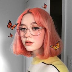 Soft Make-up, Model Tips, Feminine Face, Quotes Girls, Soft Girl Aesthetic, Rose Gold Hair, Wearing Glasses