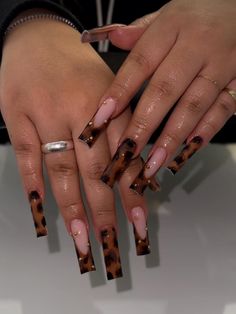 Ongles Bling Bling, Cheetah Print Nails, Brown Acrylic Nails, Cheetah Nails, Different Nail Designs, Leopard Nails, Print Nails, Animal Print Nails