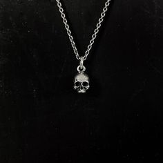 Skull Necklace Aesthetic, Silver Skull Necklace, Anatomical Skull, Trio Necklace, Skull Accessories, Jewelry Skull, Buying An Engagement Ring, Skull Jewelry, Skull Necklace