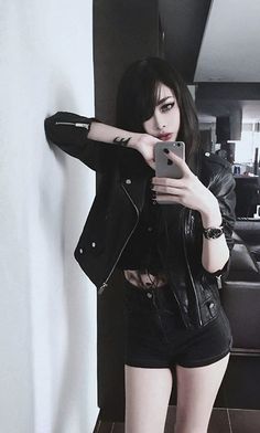 Dark | Gótico | Black Wylona Hayashi, Goth Outfit, Rock Punk, Cooler Look, Looks Black, Gothic Girls, Gothic Outfits, Mode Inspo