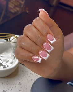 Short Cute French Tip Nails Black Women, Shorties Acrylic Nails White With Diamonds, White French Tip Black Women, Short French Tip Acrylic Nails Black Women, Cute Nails For Black Girls Short, Nail Inspo Black Girls Short, Short Nails Black Girls Ideas, Black Tip Acrylic Nails, Black People Nails