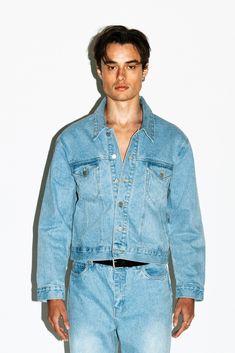 A classic, fitted denim jacket inspired by old school American westerns. With a slim-straight fit and a belt-line crop that tapers into the waist, Runyon is effortless and rugged. An everyday layer for the California cowboy. Pair with the Rodeo Classic Straight Leg Jeans for the ultimate Canadian Tuxedo. California Cowboy, Western Denim Jacket, Canadian Tuxedo, Fitted Denim Jacket, American Western, Denim Belt, Western Leather, Denim Accessories, Ice Blue