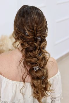 Romantic Braids Wedding, Greek Braids, Bridal Hair With Tiara, Bridal Hair Color, Greek Braid, Volume Braid, Bridal Hair Looks, Hair With Tiara, Debut Hairstyles