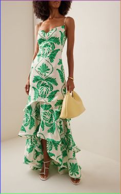 15-mag-2021 - Questo Pin è stato scoperto da נעמי יעקובי. Scopri (e salva) i tuoi Pin su Pinterest. Chic Resort Wear, Green Landscapes, Size 20 Women, Fall 24, Wedding Attire Guest, Evening Dresses Elegant, Life Tips, Beauty And Lifestyle, High Fashion Street Style