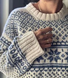 Knit Sweater Pattern Woman, Cute Blue Sweater, Scandinavian Sweater, Mode Crochet, Fall Fits, Mode Vintage, Looks Style