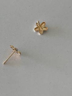 14K Yellow Gold Blue Daisy Flower Stud Earrings, Flower Earrings, Enamel Daisy Studs, Studs, 6MM Shiny Flower Studs♦ Materials: 14K Solid Gold, Light Blue Enamel ♦ Available colors: Yellow Gold ♦ Closure: Screw Backs♦ Earrings Measurements: 6 MillimetersPLEASE REFER TO THE ACTUAL DIMENSIONS. WE HAVE ENLARGED THE PICTURES FOR A BETTER VIEW---------------------------------------------------------------------------------------------MATERIALS14K GoldPRODUCTION TIMESOrder processing time varies betwe Daisy Studs, Light Blue Flowers, National Holiday, Flower Ear, Flower Stud Earrings, Blue Daisy, Earrings Flower, Flower Stud, Gold Light