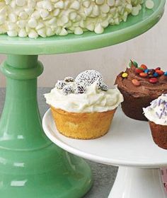 there are three cupcakes on the cake stand