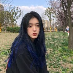 Black Hair Blue Tips, Color Underneath Hair, Streaks Hair Color, Streaks Hair, Nails Selfie, Blue Hair Highlights, Hairstyles Inspiration, Color Streaks