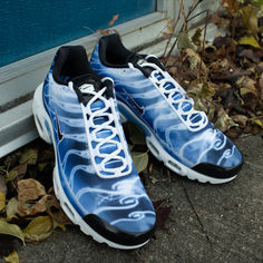 In the original silhouette, these are highlighted with white printed graphics that are similar to the original overlay with black detail to contrast the shoe. Nike Air Max Plus, Air Max Plus