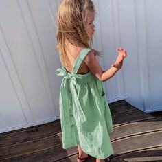 Add a touch of fun to your little one's summer wardrobe with our Bow Dress! Featuring adjustable shoulder straps and made from a blend of 70% cotton and 30% linen, this dress is perfect for sunny days. Get ready to bow down to this playful and stylish addition to your child's closet! Kid Summer, Adjustable Dress, Sleeveless Linen Dress, Mid Calf Dresses, Lightweight Dress, Suspender Dress, Girl Pattern, Clothing Size Chart