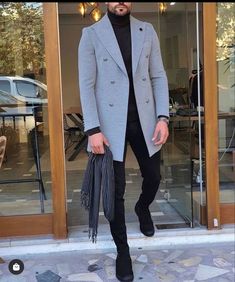 Peacoat Men Outfits, Long Coat Outfit, Long Grey Coat, Wool Long Coat, Long Coat Men, Black Suit Wedding, Gray Coat, Classy Suits, Long Black Coat