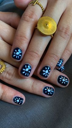 Celebrity Nails 2024, Nail Suggestions, Classy Acrylic, Minimal Nails, Casual Nails, Estilo Hippie, Cute Gel Nails, Nail Jewelry