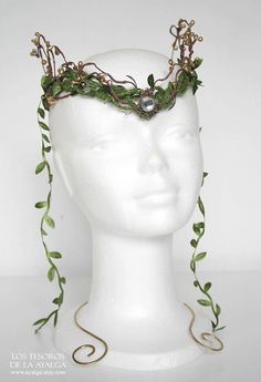 Tiara bosque por Ayalga en Etsy, €38.00 Elven Headpiece, Elf Tiara, Woodland Elf, Fairy Crown, Elf Costume, Fairy Clothes, Fairy Aesthetic, Fantasy Costumes, Fairy Costume