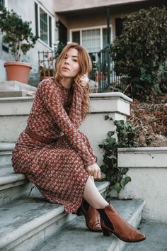 Dress Layering Outfit, Courtney Halverson, Dress Layering, Wit And Delight, Thanksgiving Dress, Quoi Porter, Clothing Blogs, Elegant Outfits, Flowy Maxi Dress