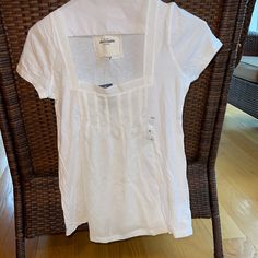 New Abercrombie Girls Medium Cream Blouse/Tshirt With Square Neck. Patterned Front. Spring Cotton T-shirt For Daywear, Cotton Relaxed Fit T-shirt For Daywear, Relaxed Fit Cotton T-shirt For Day, White Cotton Short Sleeve Top For Spring, White Cotton Tops For Daywear, White Short Sleeve Tops For Daywear, Abercrombie T Shirt, Abercrombie Girls, Kids Flannel