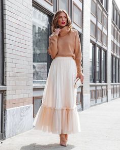 Loving this gorgeous white tulle skirt outfit idea! This classy outfit for women is a perfect winter outfit idea. If you love tulle skirts too see all of the different outfit ideas for wearing them! Cream Tulle Skirt, Tulle Skirts Outfit, Off Shoulder Evening Gown, Tulle Maxi Skirt, Sunday Style, Modest Clothing, Mini Skater Dress, Fall 2023, Skirts With Pockets