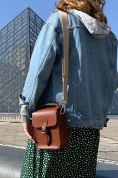 Image of summer city break outfit idea with denim jacket and crossbody brown leather bag - The Binocular Bag in Bay Celtic Grain from The Cambridge Satchel Co. Cambridge