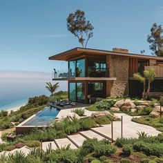 Inside Shaun White's Malibu Beachfront Home Lux Beach House, Malibu Luxury Homes, Designer House Exterior, California Villa Modern Houses, Malibu Beach House Ocean Views, Modern Contemporary Beach House, House In The Hills California, California Luxury Homes, Homes By The Beach