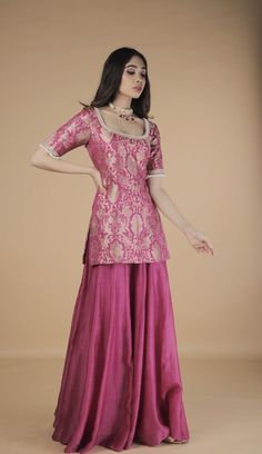 Sangeet Outfit Sharara, Kurta Design From Saree, Short Kurti And Lehenga, Indian Outfits Design, Ethnic Outfit For Women, Short Women Indian Outfits, Indian Wear For Diwali, Indian Outfits Inspiration, Sharara With Short Kurta