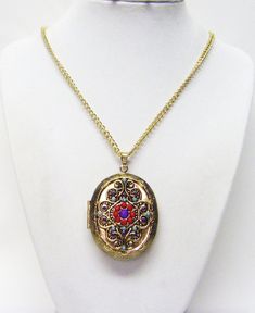 "Large Gold Plated Oval Vintage Cabochon Treasure Locket Pendant Necklace This necklace set is made with 38mm x 46mm gold plated oval vintage old world double sided locket with decorative cabochon that you can open to put your pictures or other keepsake items in. It hangs from a 21\" gold plated chain and fastens with a gold lobster clasp.  Necklace Length: 21\"  Closure: Gold Lobster Clasp Nickel & Lead Compliant @0849" Beautiful Pearl Necklace, Pearl Necklace Earrings, Locket Pendant Necklace, Clasp Necklace, Fashion Jewelry Necklaces, Locket Necklace, Gold Plated Chains, Gold Fashion, Necklace Earring Set