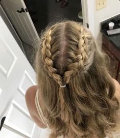 Hoco Hair Ideas Braids, Cute Hairstyles For Formal Dances, Twirp Hair Styles, Dance Hairstyles Curly Hair, Winter Dance Hairstyles, Formal Dance Hairstyles, Medium Length Hairstyles For Prom, Cute Hoco Hairstyles, Simple Homecoming Hair