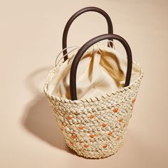 Handmade Cream Straw Bag, Small Bags Fashion, Holiday Embroidery, Corn Husk, Embroidery Bags, Straw Bags, Woman Weaving, Embroidery Fashion, Woven Bag