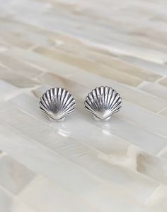 Sterling silver clam shell earrings- perfect summer jewelry gift for the beach girl in your life or someone who loves the ocean and sea life. .925 Sterling silver stud earrings measure 10 mm. Post and back are made of hypoallergenic surgical steel. How to Order: 1. Add to cart. 2. Leave me a note in the message to seller during checkout with any special instructions. ------------------------------------------------------------- - Add GIFT WRAPPING: https://www.etsy.com/listing/116795778/gift-wra Jewelry Ocean, Earrings Beach, Jewelry Summer, Ocean Jewelry, Beach Lover, Clam Shell, Recycled Silver, The Maker, Shell Earrings