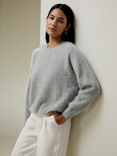 This grade A Mongolian cashmere round-neck pullover sweater is meticulously crafted using the renowned Japanese brushing technique for longevity and unparalleled softness beyond compare. Petite Winter Outfits, Classy Christmas Outfit, Scotland Fashion, Shiny Outfits, Silk Pajamas Women, Winter Travel Outfit, Classy Outfits For Women, Chic Winter Outfits, Camisole Set