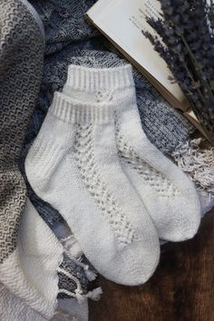 Darling Jadore Knitting Patterns Crochet Patterns, Modern Knit Patterns Socks Knitting Pattern, Lace Ankle Socks, Advanced Knitting, Sock Design, Socks Knitting, Knitted Lace, Sock Knitting, Modern Knitting, Hand Knit Socks