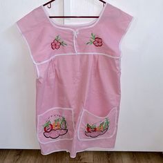 Mexican Style Apron With Embroidered Flowers Nwot Open Back Vintage Sleepwear, Mexican Style, Embroidered Flowers, Open Back, Pink White, Apron, Retro Vintage, Women Accessories, Flowers