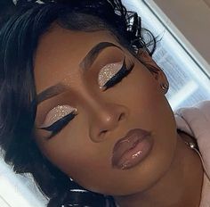 Natural Gold Makeup, 2024 Prep, Maroon Makeup, Baddie Ideas, Cheer Makeup, Vintage Makeup Looks, Gold Makeup Looks