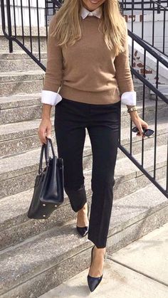 Work Attire Women, Office Casual Outfit, Woman Walking, Professional Outfits Women, Business Outfits Women, Business Casual Outfits For Women, Office Outfits Women, Business Casual Outfits For Work, Womens Business Casual