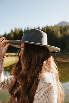 THIS SALE ITEM IS FINAL SALE! Every mom uniform checklist HAS to include the Sierra Hat. This charcoal-colored felt hat comes with a flat wide brim, and a comfortable crown. This color is neutral and we can't think of any outfit this hat will not go well with. Sierra Hat-Charcoal, boutique clothing, casual, the perfect hat! Boutique Clothing Hat Boutique, Mom Uniform, Clothing Casual, Felt Hat, Wide Brimmed, No Se, Boutique Clothing, Cowboy Hats, Sale Items