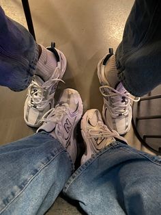 Couple Shoe Photos, New Balance Couple Shoes, Matching New Balance Couple, New Balance 530 Aesthetic, Couples Shoes Pictures, Shoes Couple Aesthetic, Matching Sneakers Couples, Aesthetic Shoes Photo, Couples Matching Shoes