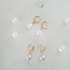 These genuine fresh water pearl huggie earrings are so dainty and cute. Very lightweight and perfect for everyday wear. Choose from our cream pearl or light gray pearl color. *Gold plated brass. Huggie (hoop) size is 10mm. Questions....just convo me! Eye Outline, Earrings Everyday, Gold Pearl Earrings, Pearl Cream, Gold Eyes, Fresh Water Pearl, Huggie Earrings, Pearl Grey, Pearl Color