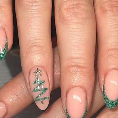 Emma Gillard | Nail Artist on Instagram: "Comment a 🎄 if you’ve got your tree up already!💚🎅🏽 . . . #christmasnails #nailart #glitternails #nailaddict #nailinspo #frenchtips #greennails #christmastreenails #naildesign #nailinspo #nailinspiration #naillove #greenglitternails" Christmas Tree French Tip Nails, Christmas Nails With Christmas Tree, Zig Zag Christmas Tree Nails, Green Nails With Christmas Tree, Christmas Tree Nails Simple, Christmas Nails String Lights, Easy Christmas Tree Nail Art, Christmas Nails Almond Green, Christmas Almond Nails Green