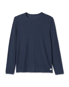 The Long Sleeve Strato Tech Tee is the softest piece of workout apparel on the planet, now doubling as your go-to long-sleeved must-have tee. With next-level comfort, our softest performance knit is moisture wicking with UPF 30+. | Vuori Long-Sleeve Strato Tech Tee | Navy Heather | Medium Vuori makes premium performance apparel inspired by the active Coastal California lifestyle; an integration of fitness, surf, sport, and art. Breaking down the boundaries of traditional activewear, we are a new Coastal California, Blue Long Sleeve Tops, California Lifestyle, Performance Outfit, Long Tops, Short Tops, Sweatshirt Shirt, Boundaries, Shirt Jacket