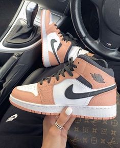 Jordan 1 Mid Pink Quartz, Jordan 1 Pink, Jordan 1 Mid Pink, Air Jordan 1 Women, Jordan 11 Outfit Women, Air Jordan 1 Outfit, Cheap Jordan Shoes, Sneaker Trend