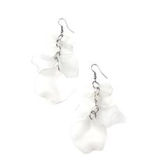 Boutique Item/No Brand White Acrylic Floating Petals Dangle Drop Earrings Color: White Earrings Feature A Frosty White Hue With Glass-Like Acrylic Floating Petals Silver Tone Fish-Hook Style Earrings Cascading Petal Effect Nwot = New Without Tags; Never Worn Or Used Approximate Measurements: 3” Inches Total Length Women’s Size Os Costume Jewelry Tory Burch Earrings, Acrylic Flowers, Party Earrings, Fish Hook Earrings, Paparazzi Accessories, Chic Jewelry, White Earrings, Paparazzi Jewelry, White Acrylic