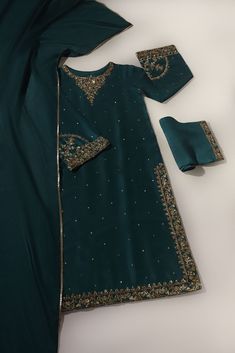 Heavily embellished on a pure poison green raw silk 58 Gms with intricate antique and gold zardosi craftsmanship in a long kameez style, the handwork is done meticulously by our chosen expert artisans, styled with a matching silk dupatta with gotah alongside embellished matching trousers featuring handwork. Turn heads Aghanoor Bridal Collection, Agha Noor Bridal, Jeans Hacks, Desinger Dresses, Long Kameez, Red Anarkali, Simple Dress Casual, Fancy Embroidery, Agha Noor