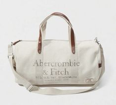 Sacs Tote Bags, Rich Kids, American Clothing, Sporty And Rich, Vintage Vogue, Pocket Detail, Duffel Bag, Old Money, Canvas Bag