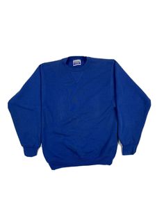 Vintage Hanes Mens Blank Essential Crewneck Sweatshirt Medium Blue Made In USA. Does have some discoloration please look at photos. Barely noticeable. Overall great condition! Essential Crewneck, Medium Blue, Crewneck Sweatshirt, Made In Usa, Crew Neck Sweatshirt, Overalls, Look At, Crew Neck, Sweatshirts