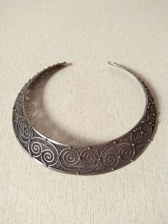 This is a beautiful silver berber filigree necklace choker from morocco.  This choker is in good condition and is adjustable on the neck.  Measure of the choker : see pictures.  Weight : 76,6 g Moroccan Jewelry, Filigree Necklaces, Necklace Choker, Bead Strand, See Pictures, See Picture, Morocco, My Jewellery