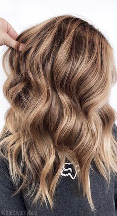 Reverse Ombre Hair, Reverse Ombre, Hair Chalk, Brown Blonde Hair, Hair Color And Cut, Hair Coloring, Hair Care Products, Hair Inspiration Color, Hair Inspo Color