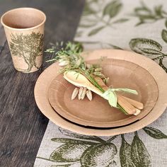 Brown Kraft Paper Plates - Recycable & Biodegradeable - The Danes Disposable Bbq, Brown Plates, Paper Plates Wedding, Printed Table Runner, Bbq Wedding, Wedding Plates, Picnic Wedding, Wedding Cups, Picnic Set