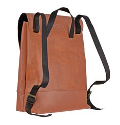 With the "Minimalist Backpack", Johnny Fly set out to create something simple and functional. The result is a backpack made up of clean lines, a comfortable fit, and modern styling. Minimalist Backpack, The Minimalist, Functional Accessories, Create Something, Work Travel, Everyday Carry, Perfect Bag, Natural Brown, Clean Lines