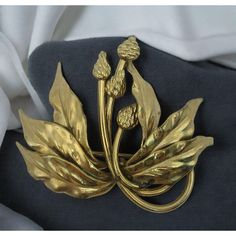 Vintage 12K Gold-Filled Winard Botanical Leaf Flower Bud Berry Brooch Pin is a splendid gold accessory. Its 1.75" size adds an elegant touch to any outfit, making it a stylish statement piece. * Title: Vintage 12K Gold-Filled Winard Botanical Leaf Flower Bud Berry Brooch Pin * Color: Gold * Size: 1.75" x 1.50" * Material: Gold-Filled Condition: Pre-Owned Good In good condition. Please see all photos Some discoloration on stem weld area. Victorian Gold Flower Brooches, Victorian Gold Flower Brooch, Antique Gold Flower Brooch, Antique Gold Flower Brooches, Gold Flower Brooch For Formal Occasions, Elegant Gold Flower Brooch, Elegant Gold Flower Brooches, Vintage Gold Flower Shaped Brooch, Vintage Gold Flower Brooch