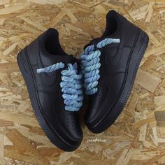 Air Force 1 black custom rope laces black and blue unisex sneakers Authentic & new item, sold in its original packaging Customs are made to order; it will not be possible to make a return/refund. Do not hesitate to contact me if you have any questions 😊 Each model is made by us in our workshop in Aubagne in the south of France. https://www.etsy.com/fr/shop/sneakeaze?ref=profile_header Air Force 1 Noir, Black Air Force 1, Nike Air Force 1 Custom, Air Max Plus Tn, Nike Air Force One, Air Force 1 Custom, Baskets Nike, Black Rope, Lace Sneakers