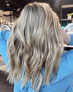 Cool Blonde Hair Colour, Cool Blonde Hair, Brunette Hair With Highlights, Cool Blonde, Colored Highlights, Summer Hair, Medium Length Hair Cuts, Brunette Hair, Hair Inspo Color