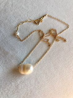 - 14k gold filled chain necklace  - white natural pearl 0,4inch - 14k gold filled spring clasp  - 15,7inch (40cm) in length -It will not change color, peel, or flake. 14K gold filled is 100x thicker than gold plated and can be considered heirloom quality. Please try to avoid showering, swimming, and applying lotions and sprays while wearing your Aries creation -Made to order HandMade by me with LoVe in Florence 14k Gold Pearl Drop Pendant Jewelry, 14k Gold Teardrop Pearl Pendant, Yellow Gold Pendant Jewelry With Pearl Drop, Yellow Gold Pearl Drop Pendant Jewelry, Oval Yellow Gold Pearl Chain Necklace, Oval Akoya Pearl Necklaces As A Gift, Single Strand Pearl Pendant Necklace, Oval Akoya Pearl Necklace As Gift, Oval Akoya Pearl Necklace Gift